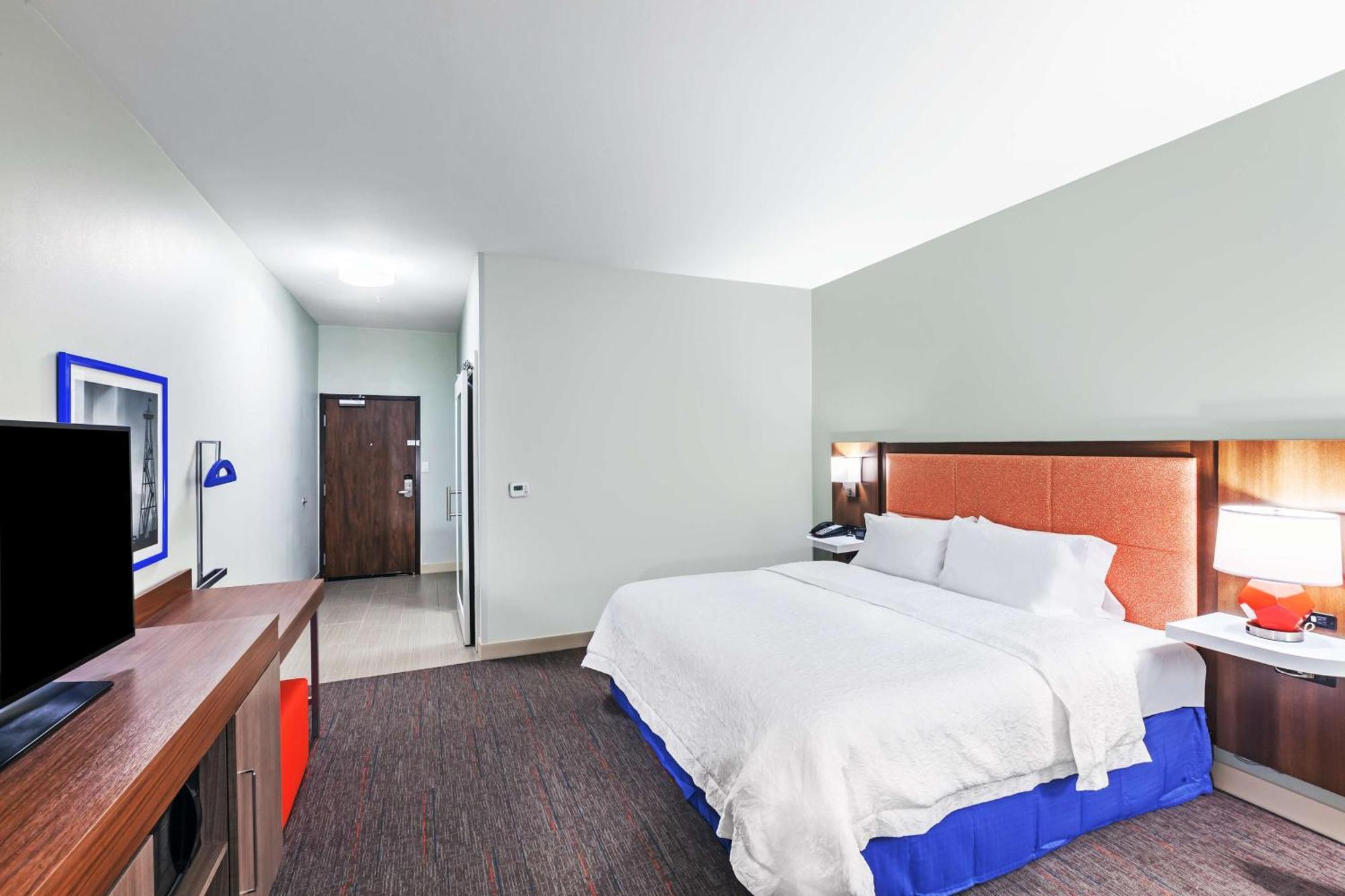 Hampton Inn Озона Екстериор снимка