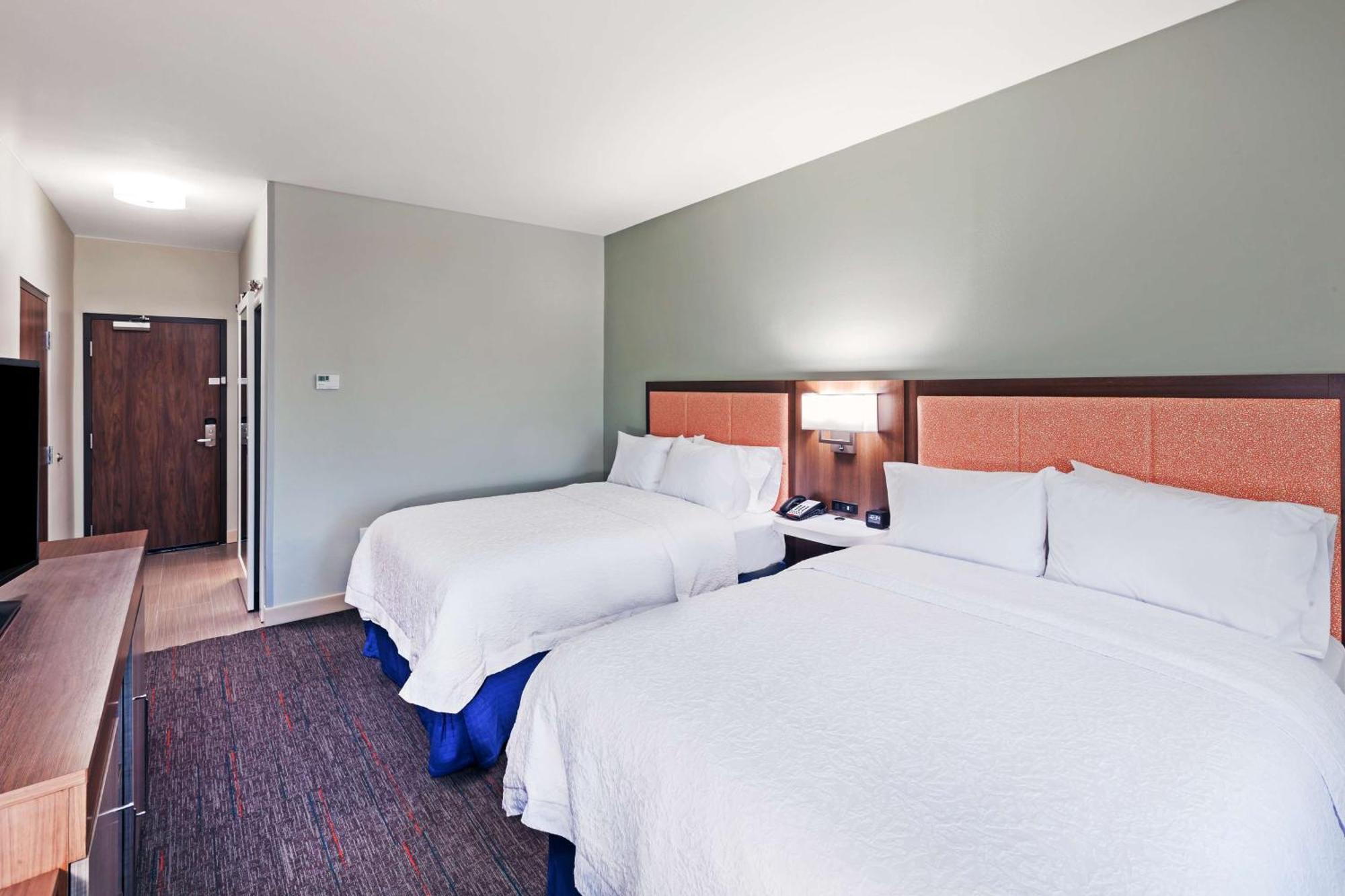Hampton Inn Озона Екстериор снимка